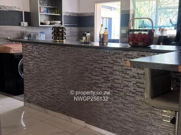 Spacious 3-Bed Home in Ilanda on 1679m² with Borehole & Solar