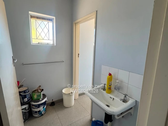 PRIME INDUSTRIAL PROPERTY FOR SALE – PLUMTREE ROAD, BULAWAYO Asking Price: USD $600,000