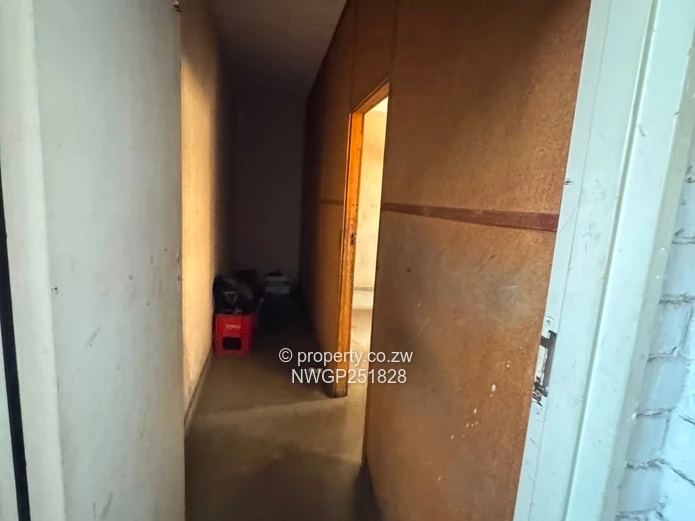 PRIME INDUSTRIAL PROPERTY FOR SALE – PLUMTREE ROAD, BULAWAYO Asking Price: USD $600,000