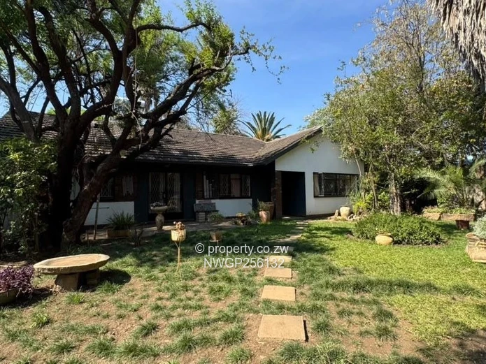 Spacious 3-Bed Home in Ilanda on 1679m² with Borehole & Solar