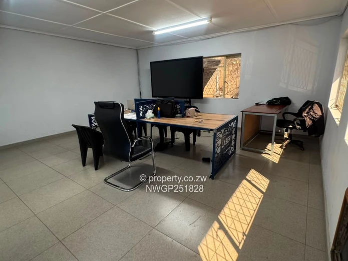 PRIME INDUSTRIAL PROPERTY FOR SALE – PLUMTREE ROAD, BULAWAYO Asking Price: USD $600,000