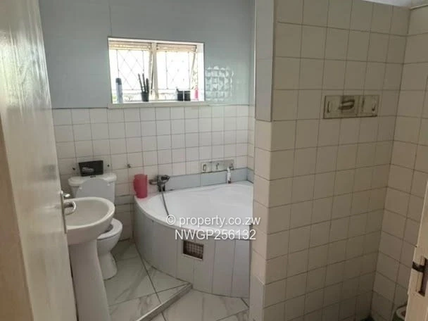 Spacious 3-Bed Home in Ilanda on 1679m² with Borehole & Solar