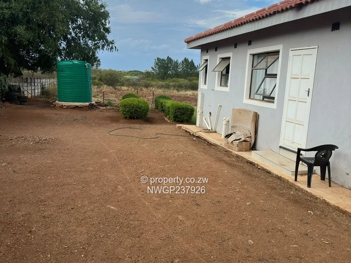 Spacious 3-Bed House in Matsheumhlope with Borehole