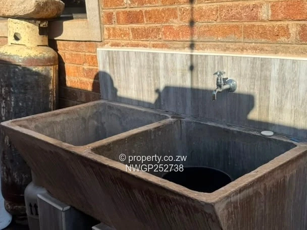 Exceptional Family Home with Cottage for Sale – Emhlangeni