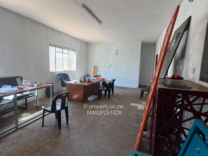 PRIME INDUSTRIAL PROPERTY FOR SALE – PLUMTREE ROAD, BULAWAYO Asking Price: USD $600,000