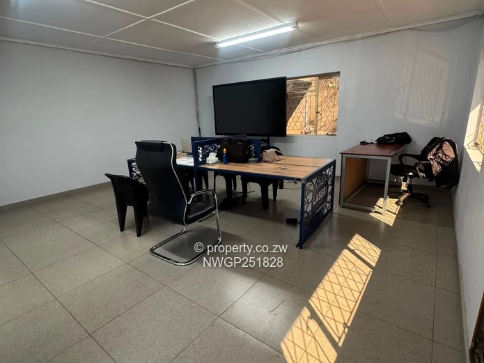 PRIME INDUSTRIAL PROPERTY FOR SALE – PLUMTREE ROAD, BULAWAYO Asking Price: USD $600,000