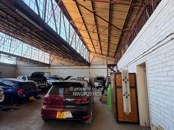 PRIME INDUSTRIAL PROPERTY FOR SALE – PLUMTREE ROAD, BULAWAYO Asking Price: USD $600,000