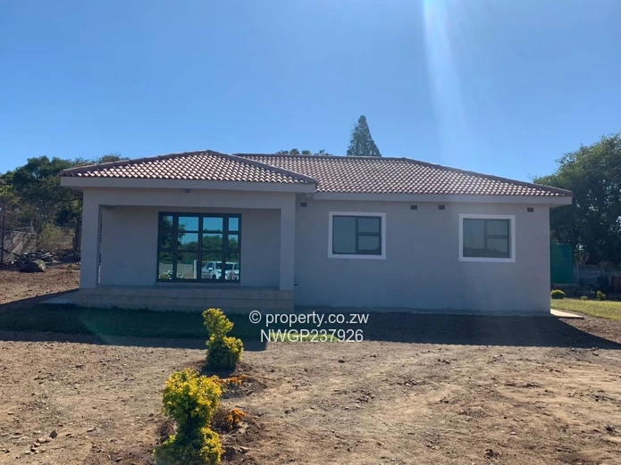 Spacious 3-Bed House in Matsheumhlope with Borehole