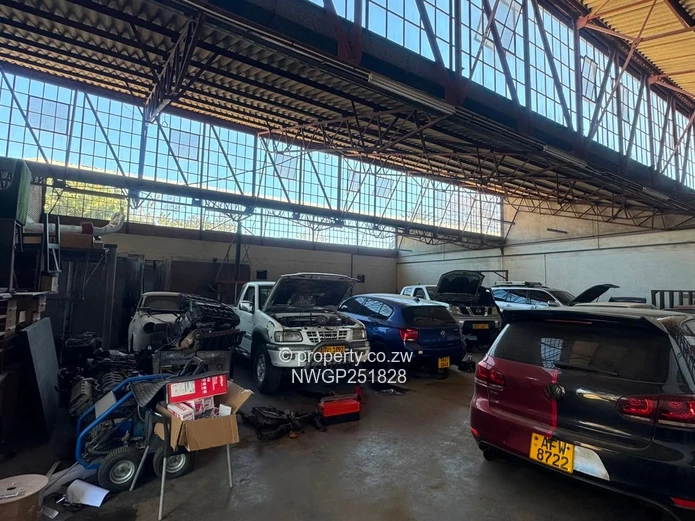 PRIME INDUSTRIAL PROPERTY FOR SALE – PLUMTREE ROAD, BULAWAYO Asking Price: USD $600,000