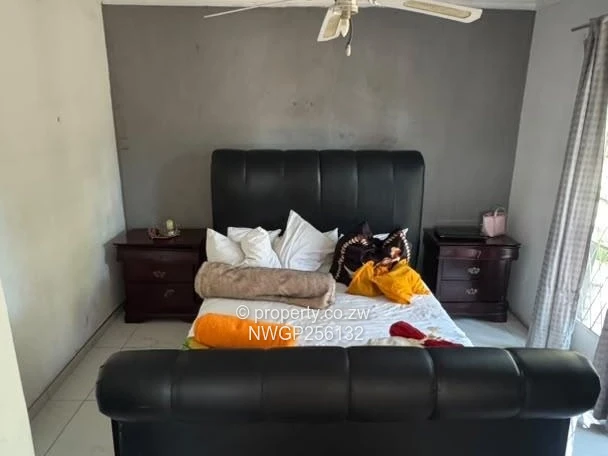 Spacious 3-Bed Home in Ilanda on 1679m² with Borehole & Solar