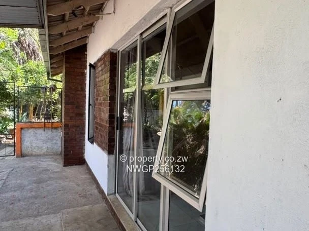 Spacious 3-Bed Home in Ilanda on 1679m² with Borehole & Solar